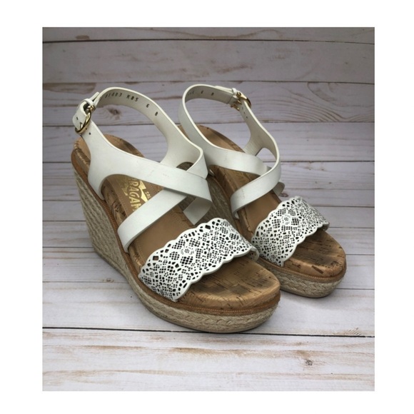 Salvatore Ferragamo Shoes - Salvatore Ferragamo White Leather Scalloped Wedge Espadrilles Sz 6